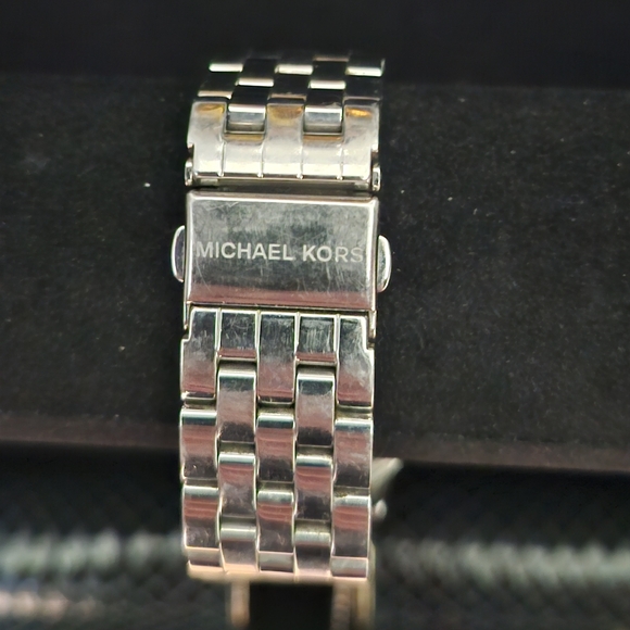 Michael Kors Watch - Picture 3 of 3